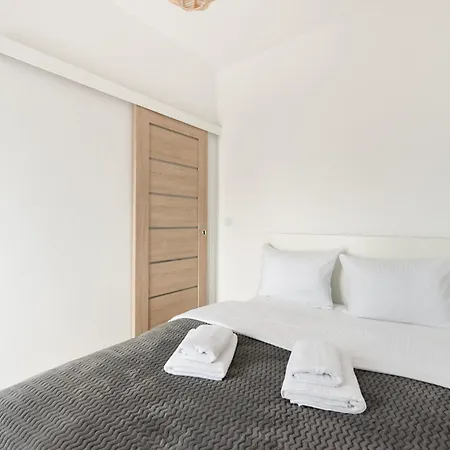 Wola Homely #88 By Bookinghost Warschau