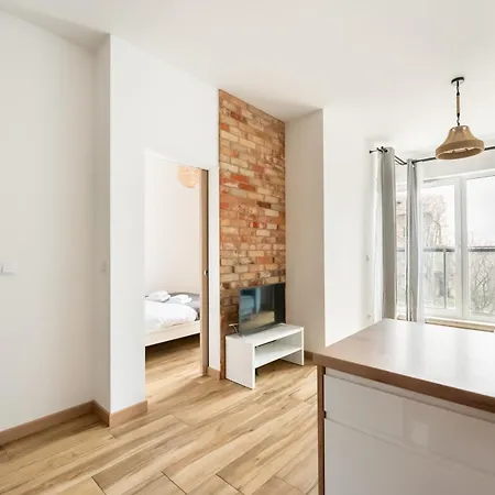 Wola Homely #88 By Bookinghost * Warschau